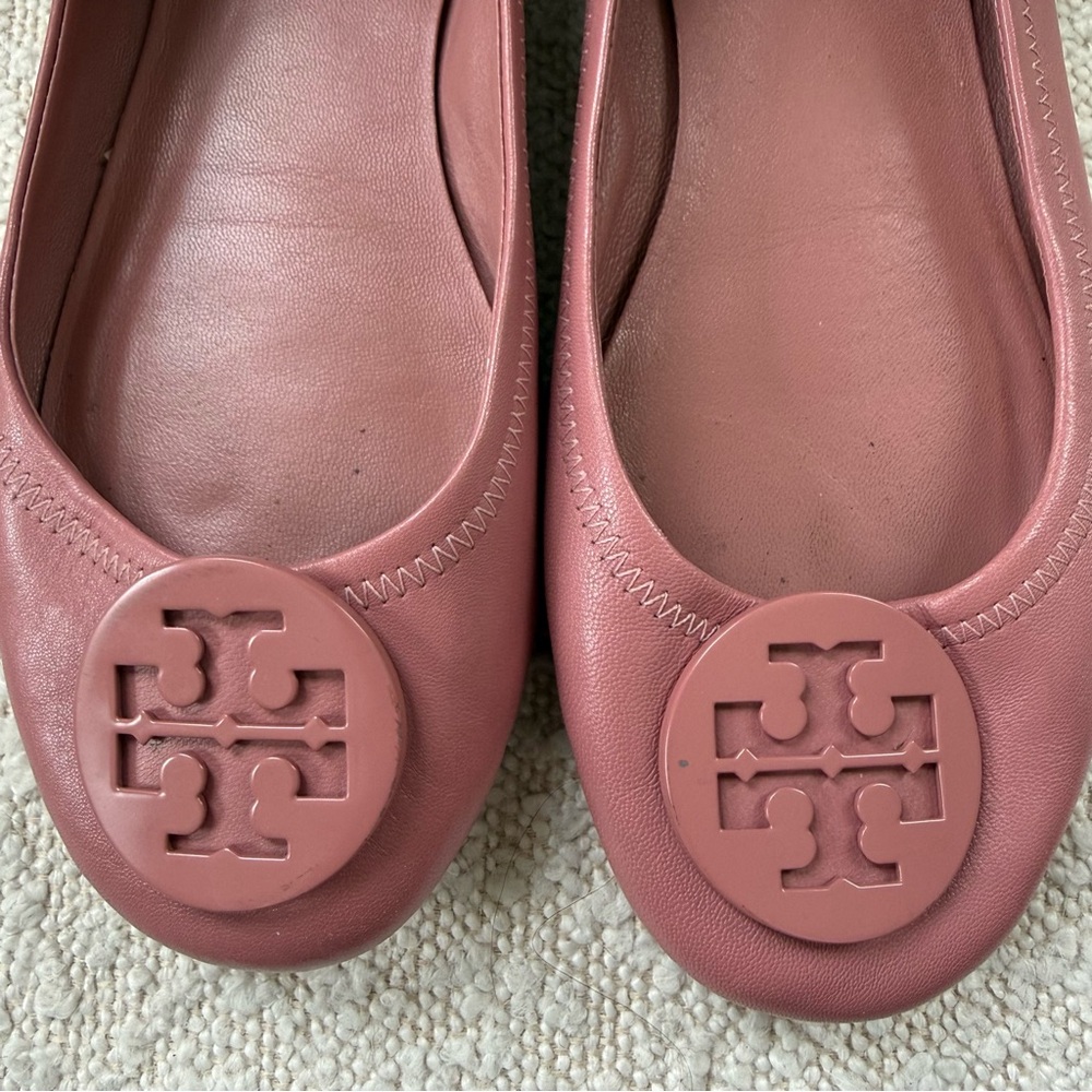 Tory Burch Reva Ballet Flats Peony Pink Logo Medallion Scrunch Back - Picture 2 of 9